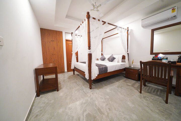 Room 17 of 44
