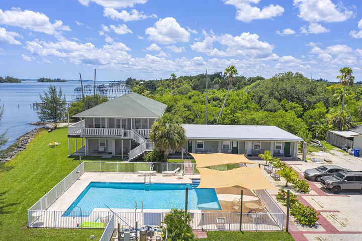 Pool Hotel