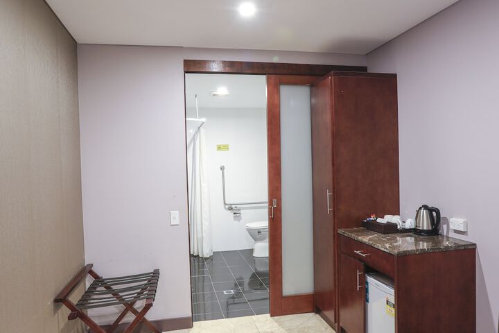 Room 34 of 47
