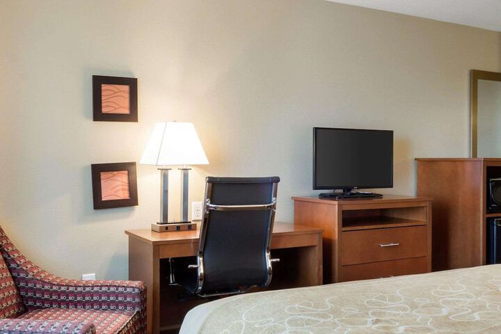 Room 6 of 32