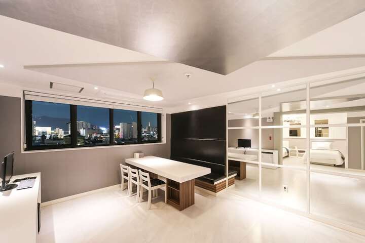 Room 34 of 60