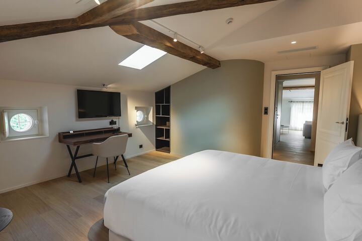 Room 10 of 49