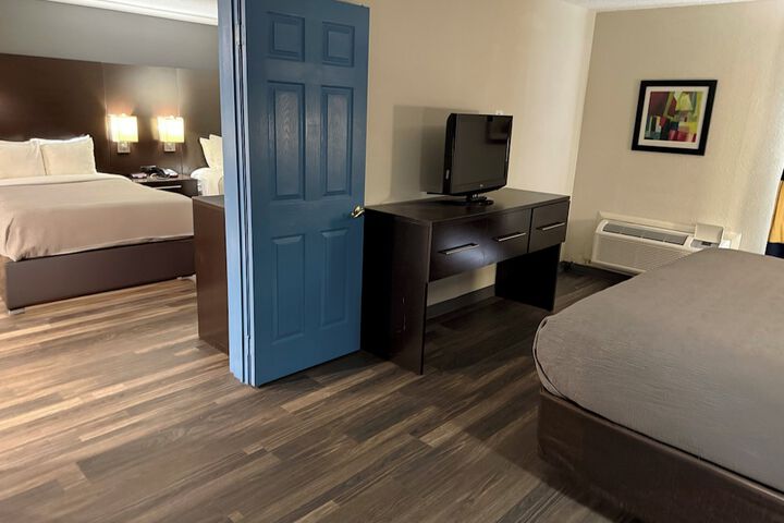 1 King Bed Business Room (7 of 19)