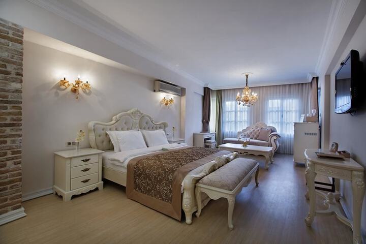 Room 6 of 21