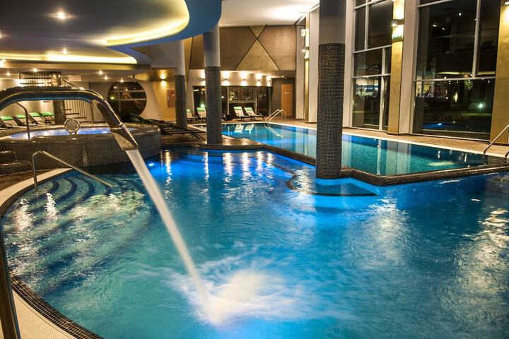 Pool 41 of 68