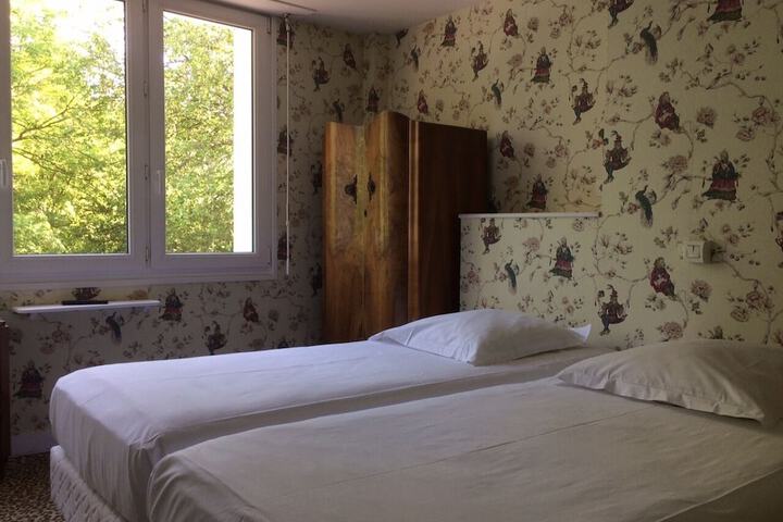 Room 17 of 34