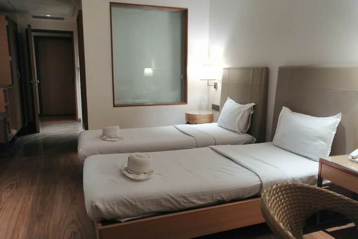 Room 40 of 181