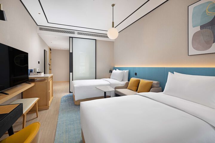 Room 8 of 33