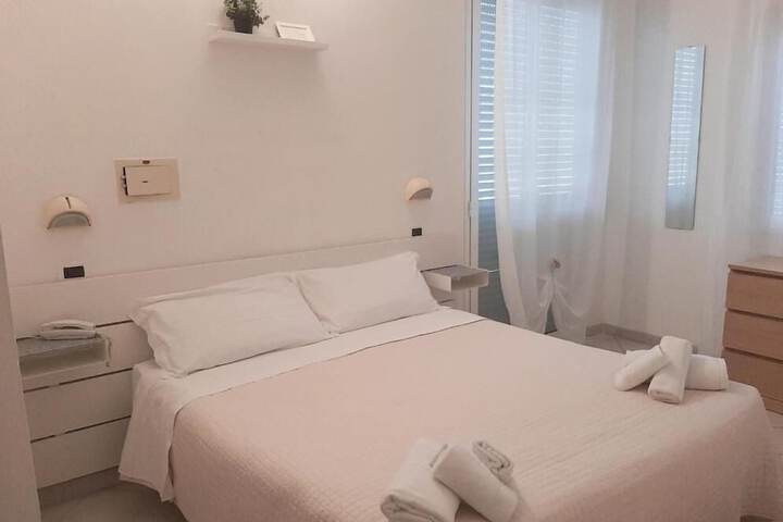 Room 8 of 27