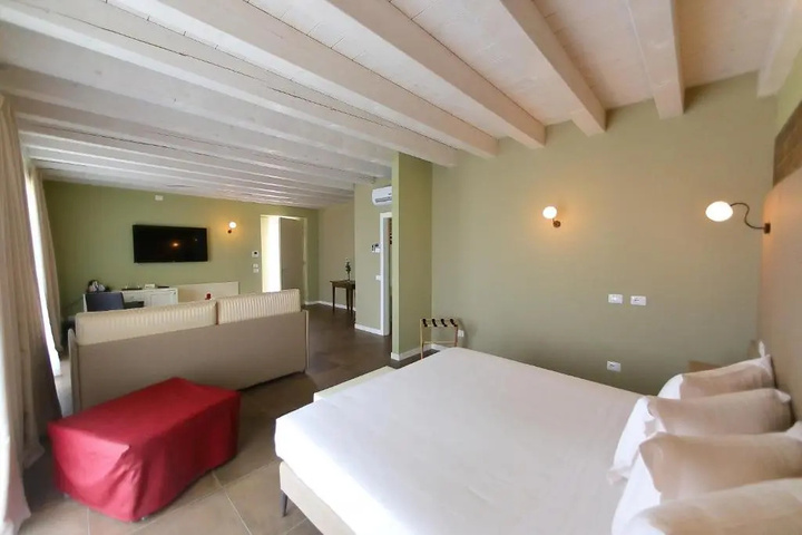 Room 3 of 21