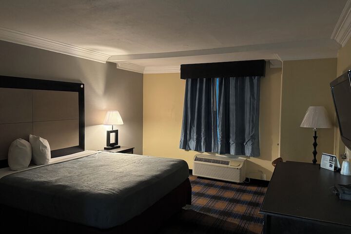 Room 5 of 13