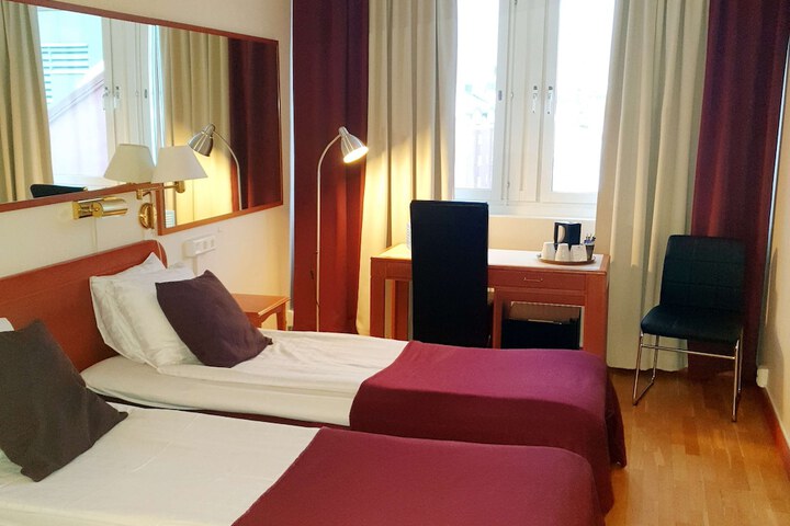 Room 17 of 48