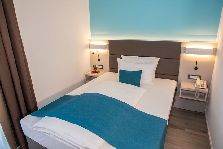 Room 4 of 34