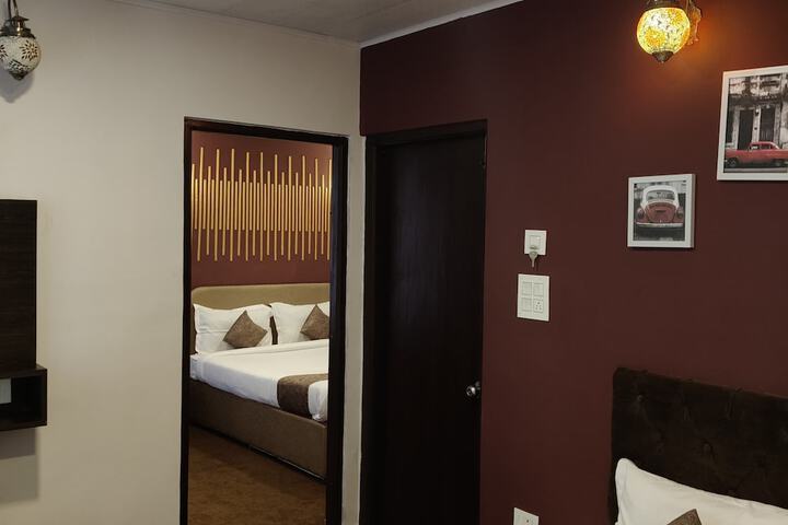 Room 6 of 30