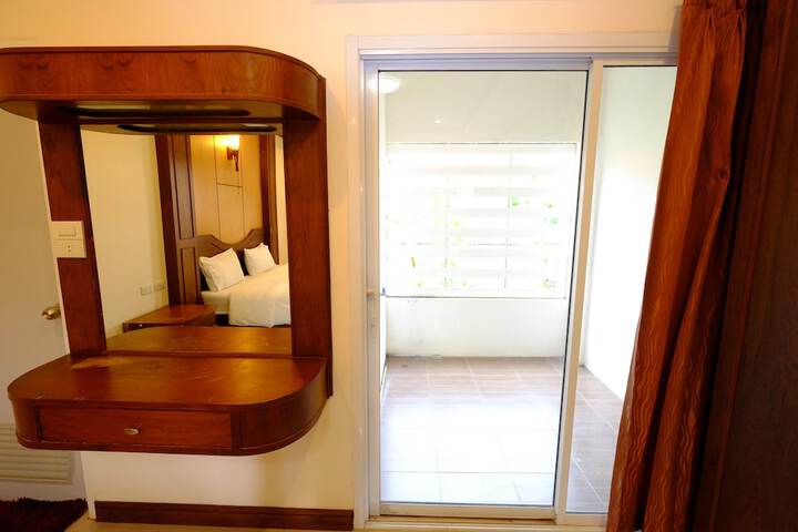 Room 27 of 47
