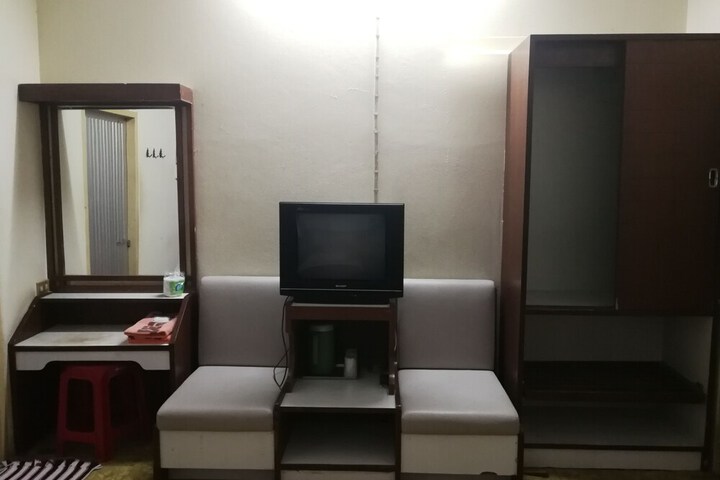 Room 16 of 34