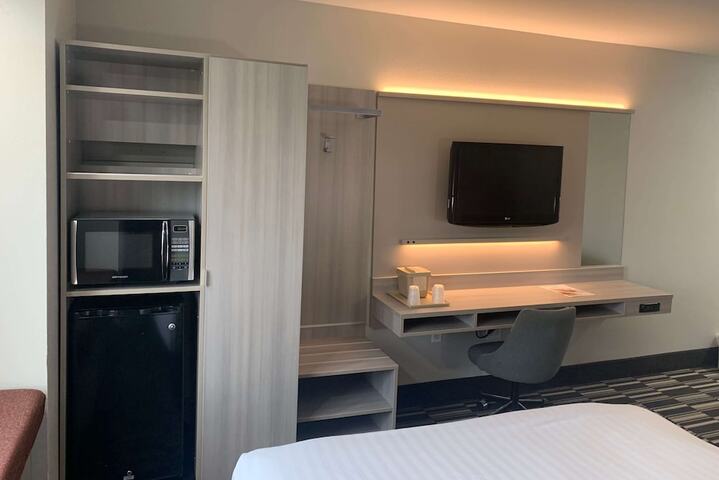 1 Queen Bed (1 of 23)
