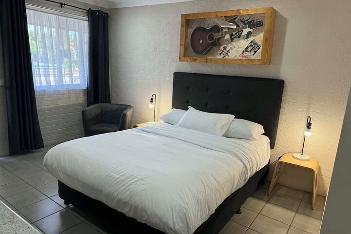Room 10 of 32