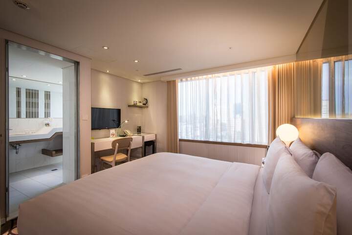 Room 16 of 171