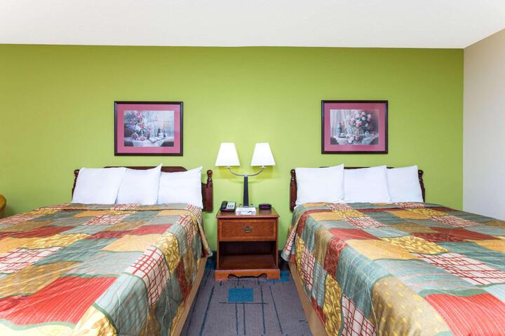 1 King Bed (5 of 12)