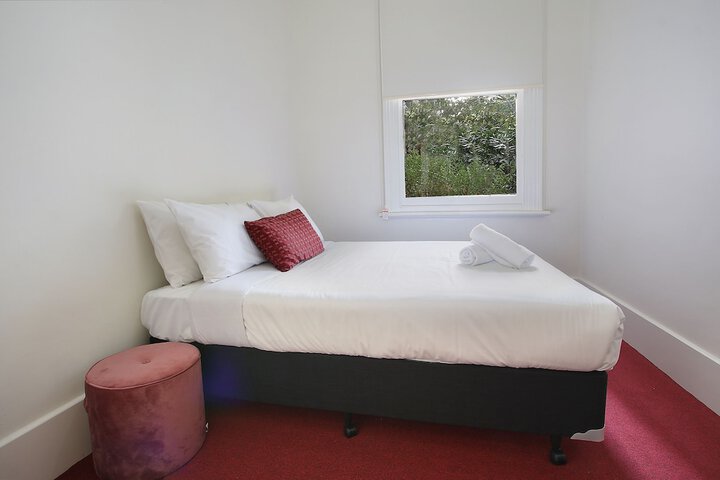Room 13 of 31