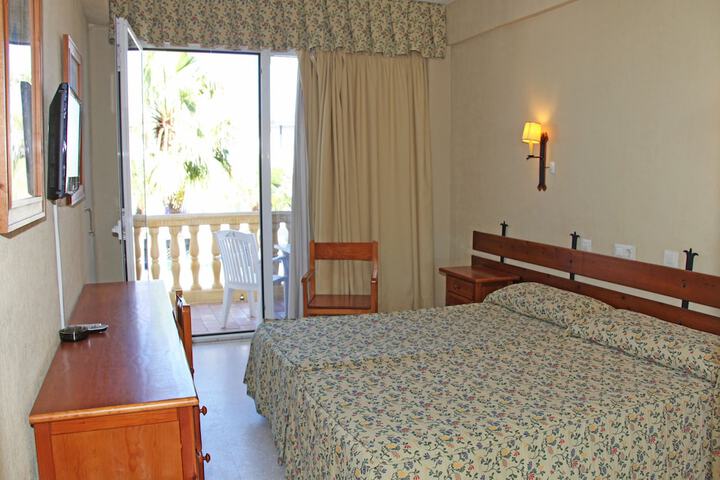 Room 3 of 43