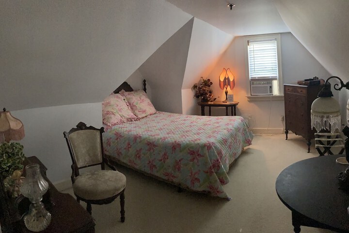 Room 6 of 37