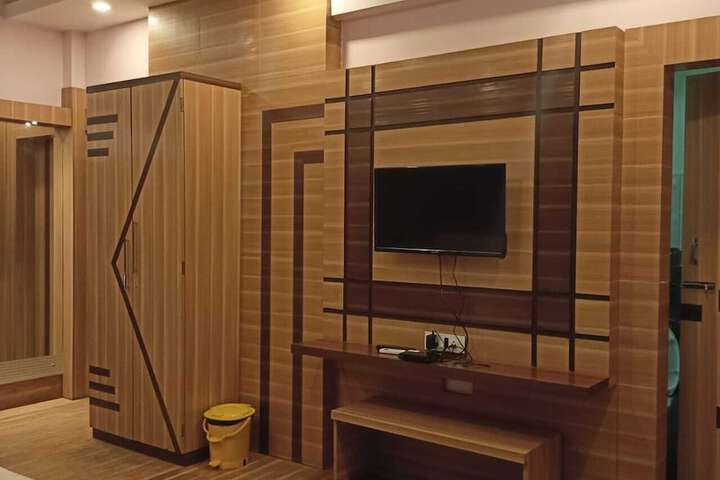 Room 9 of 34
