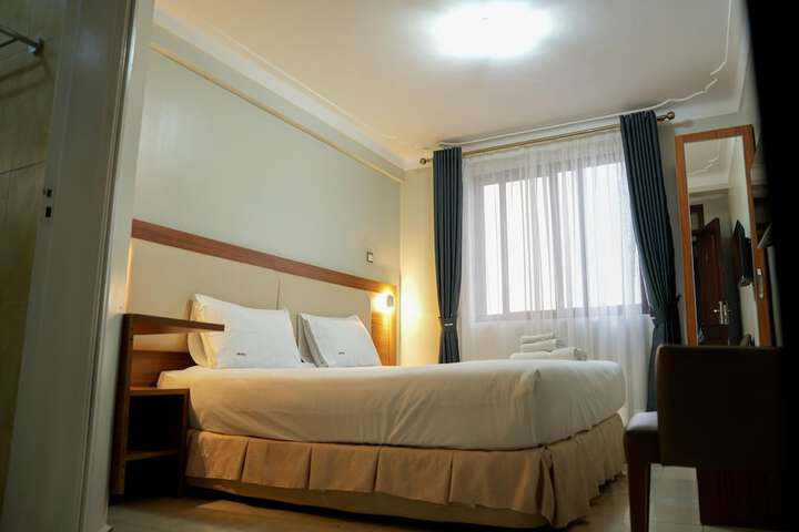 Room 6 of 13