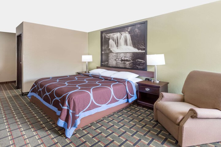 1 King Bed (5 of 6)