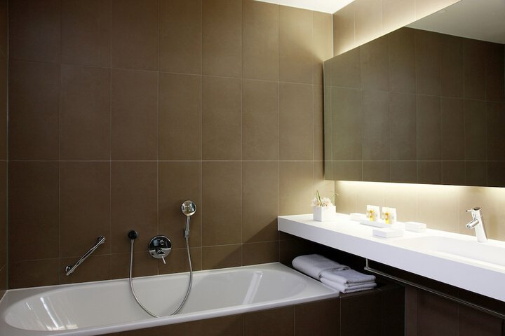 Room 45 of 120