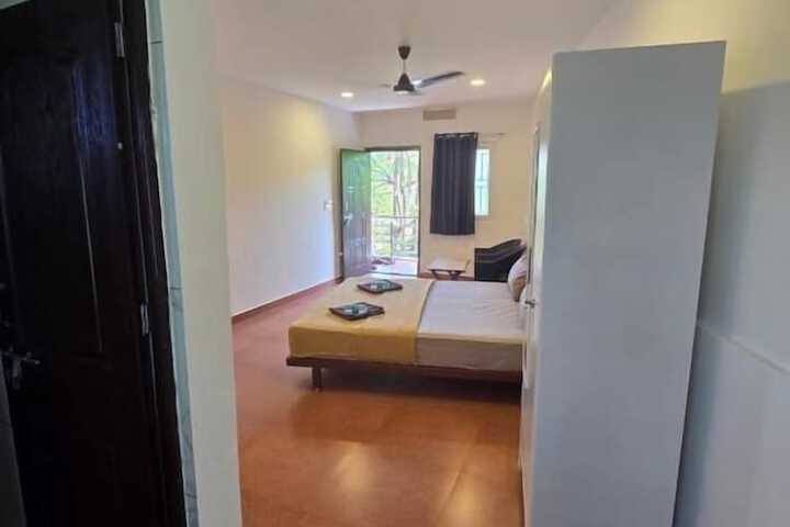Room 8 of 52