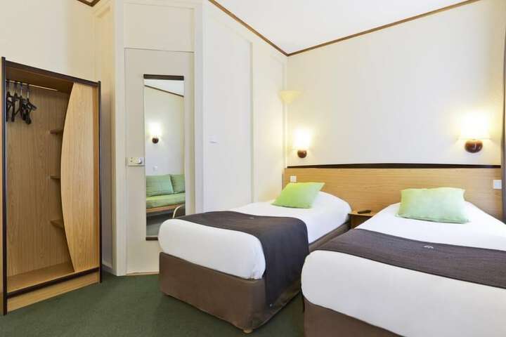 Room 30 of 108
