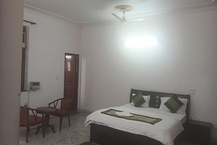 Room 9 of 26