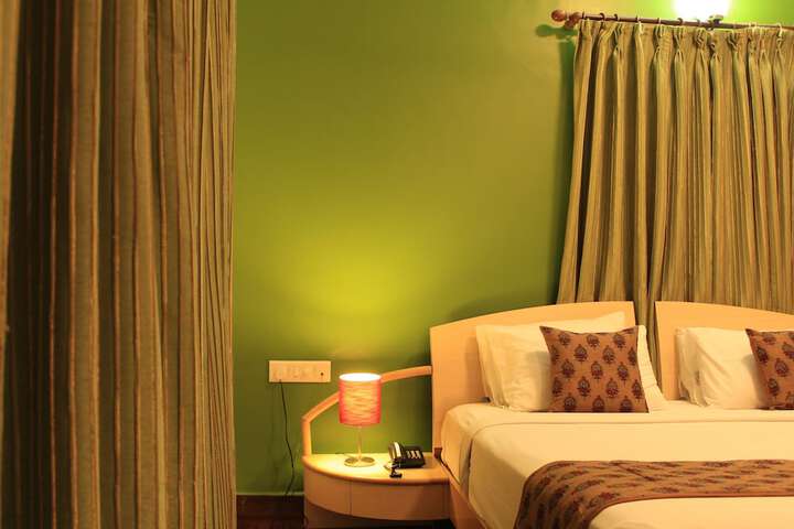 Room 7 of 33