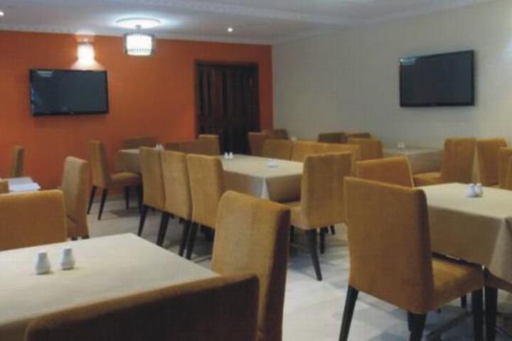 Lounge 10 of 34