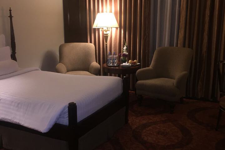 Room 11 of 80
