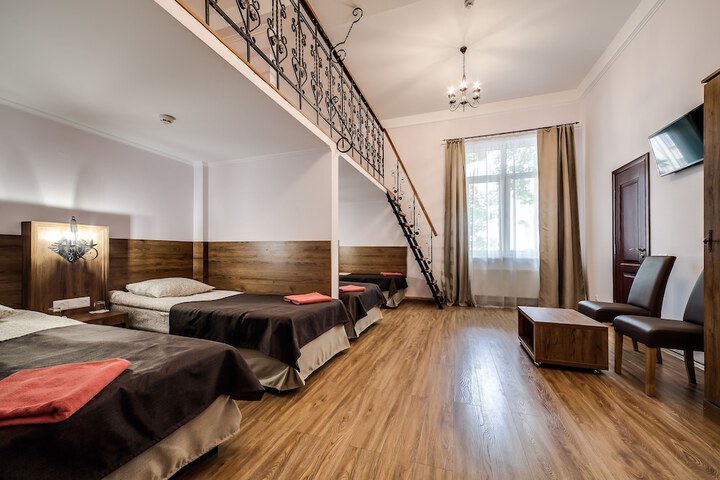 Room 3 of 25