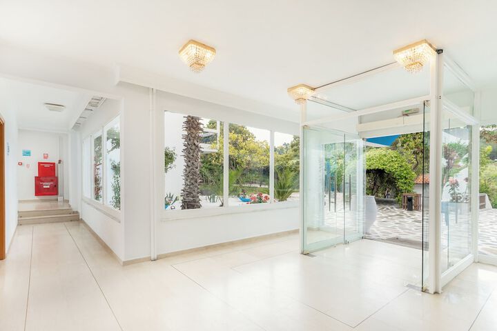 Entrance & Lobby