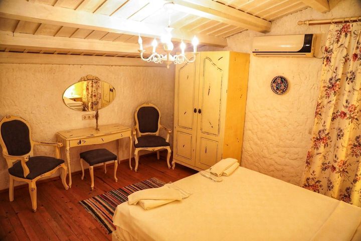 Room 14 of 35