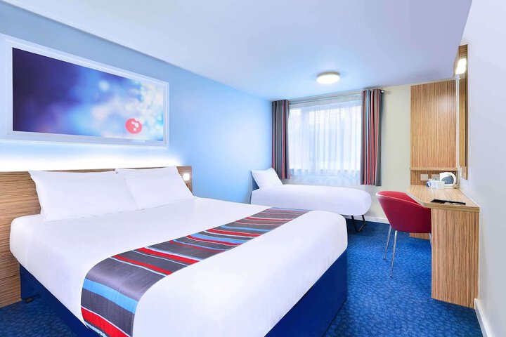 Room 5 of 11