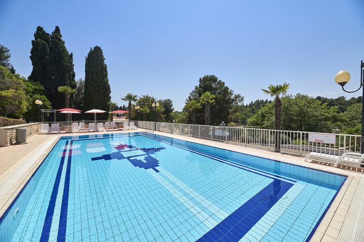 Hotel Pool