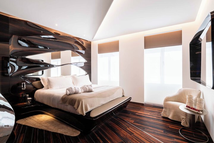 Room 18 of 105