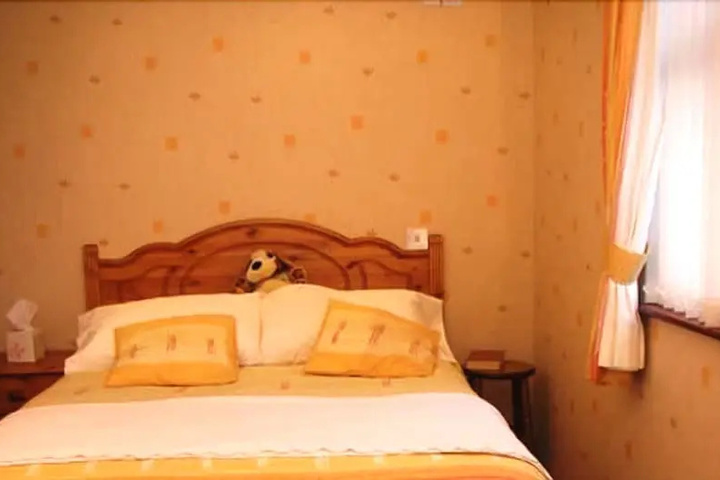 Room 4 of 10
