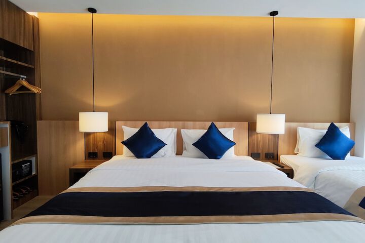 Room 10 of 35
