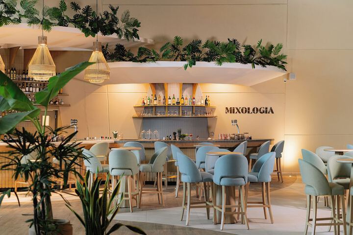 Lounge 167 of 209