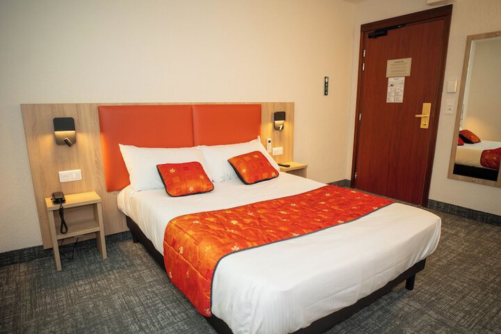 Room 10 of 20