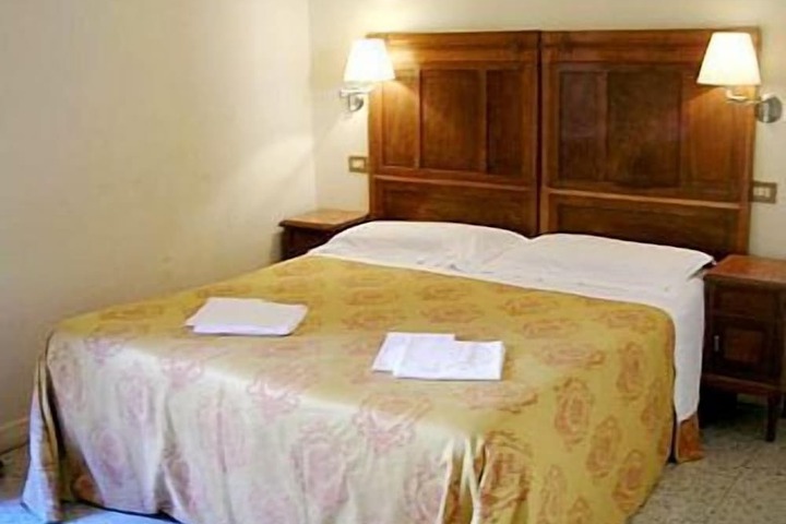 Room 8 of 14