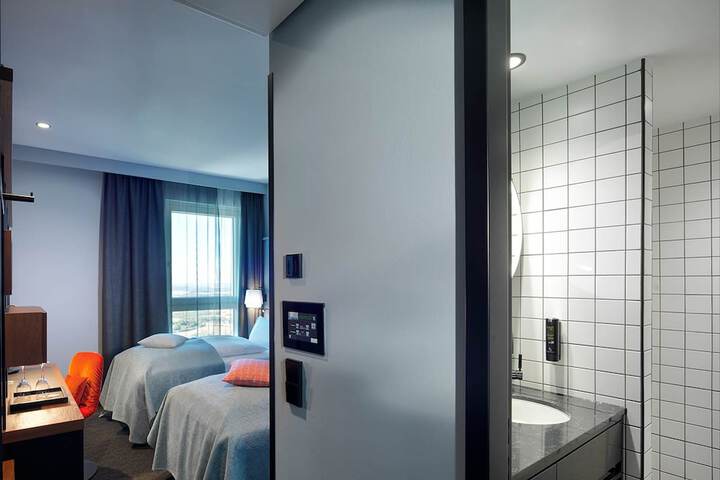 Room 7 of 39
