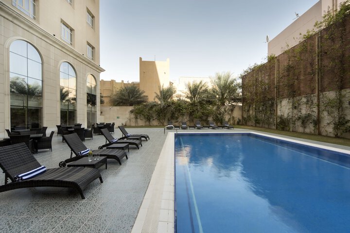 Pool Hotel